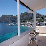 Punta Vivara Oda ve Kahvaltı Capri